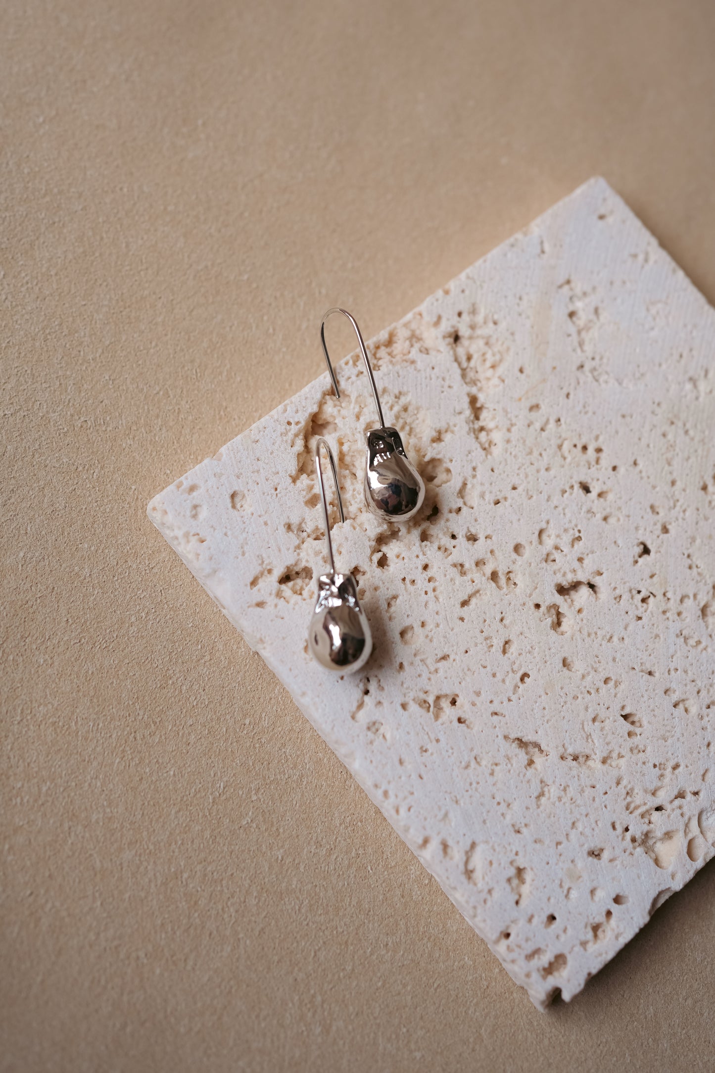 REFINERY Hook Earrings