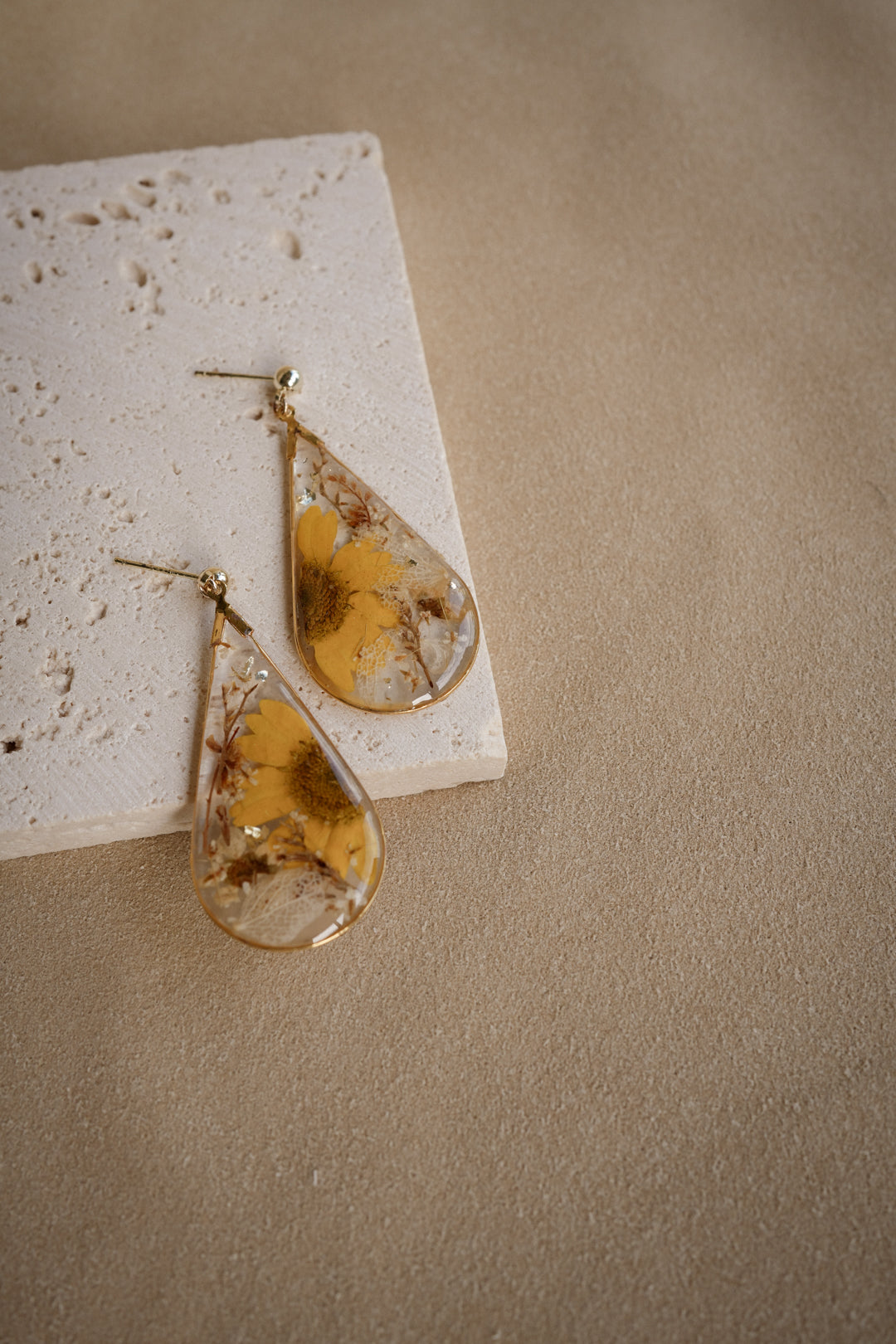 EDEN Bouquet Dangles in Chrysanthemum Wheat