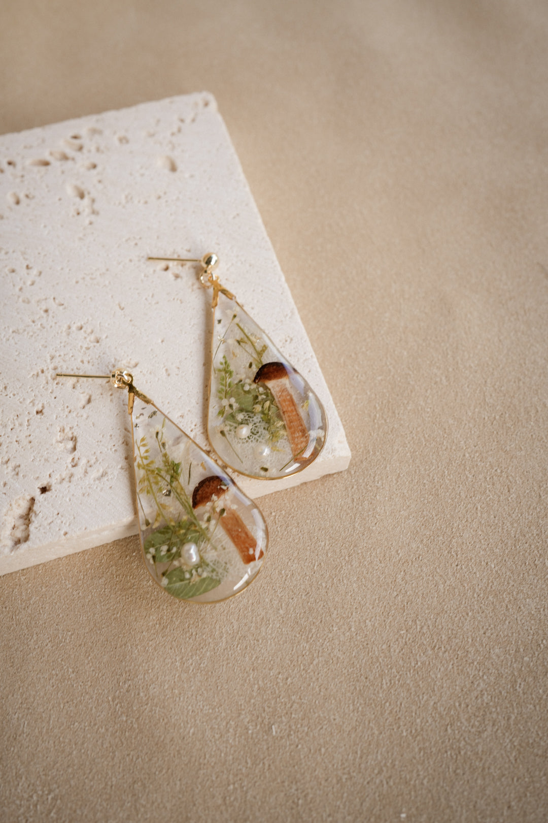 EDEN Bouquet Dangles in Mushroom Garden
