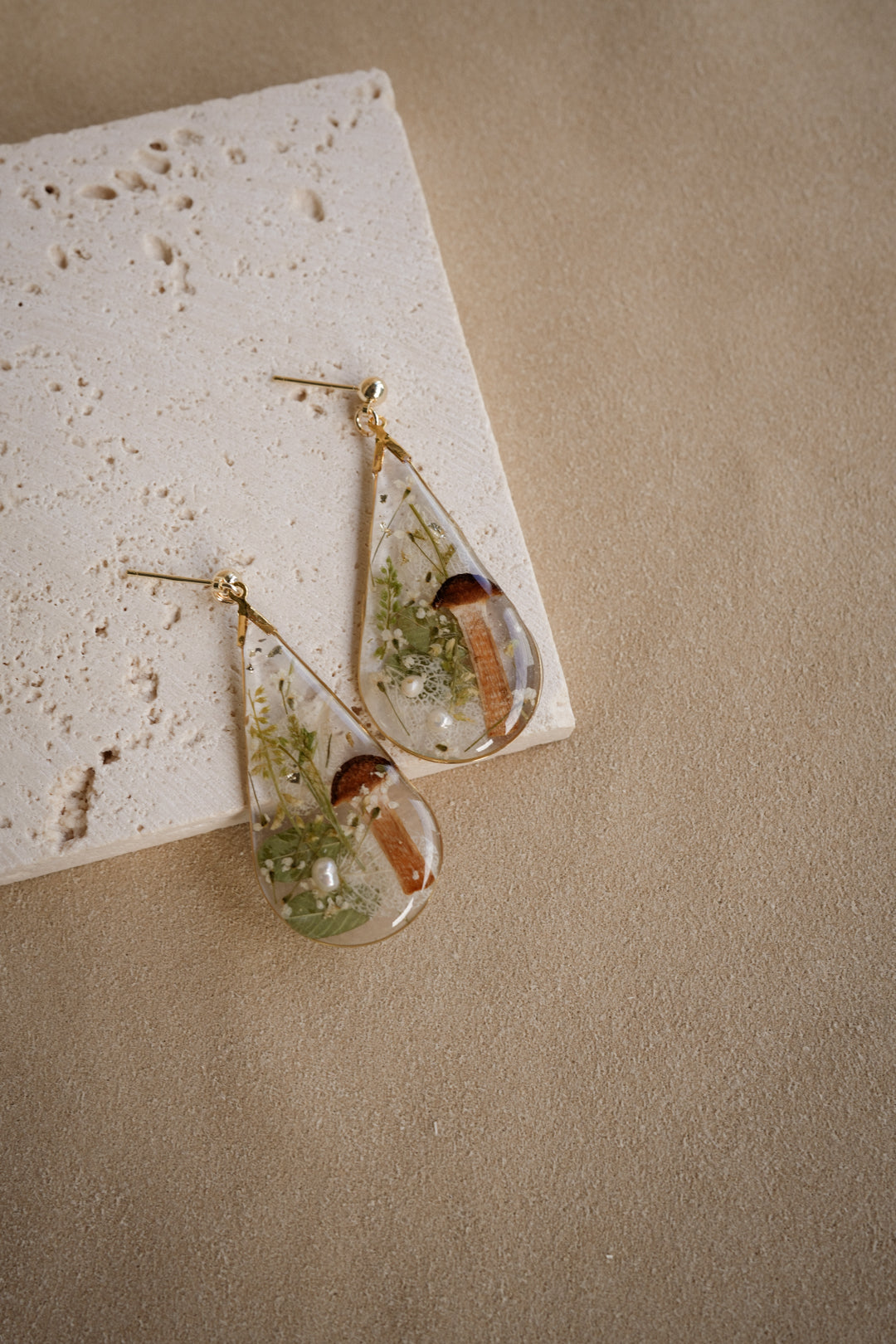 EDEN Bouquet Dangles in Mushroom Garden