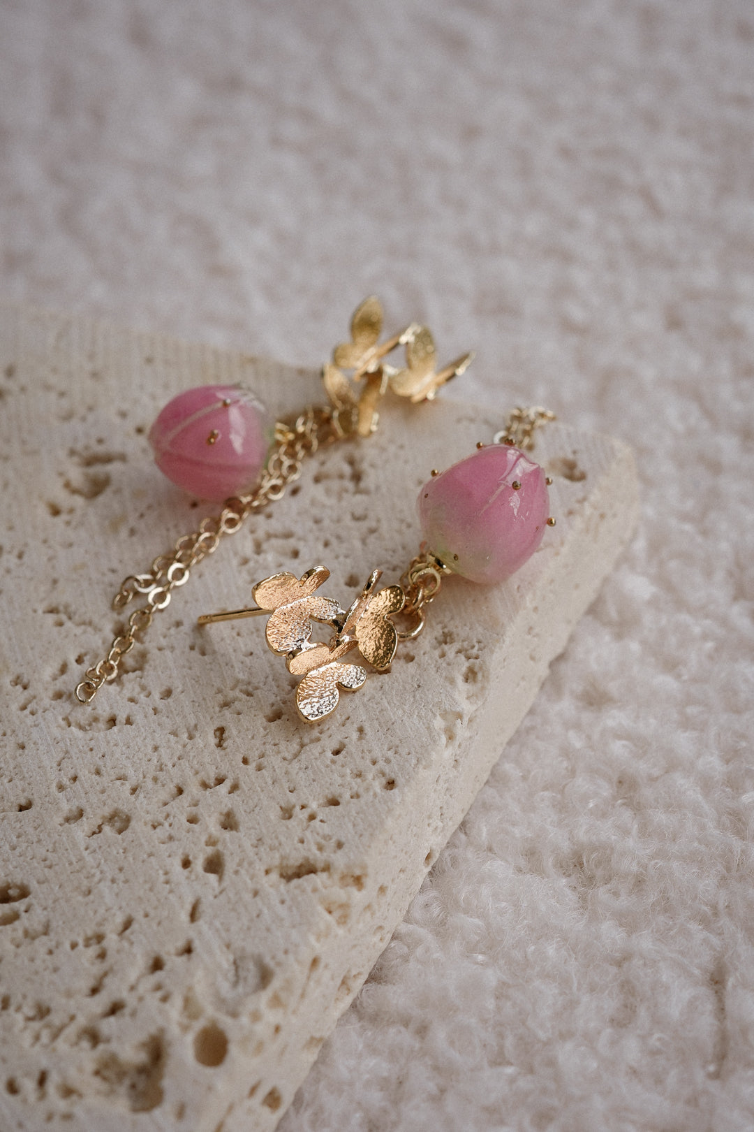 FLUTTER FLOWERBUD Earrings in Peach
