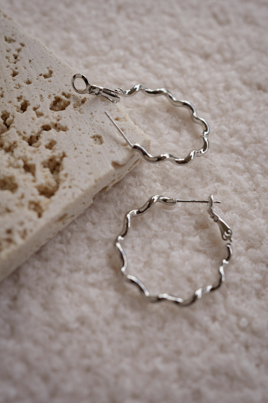 WRIGGLE Hoop Earrings