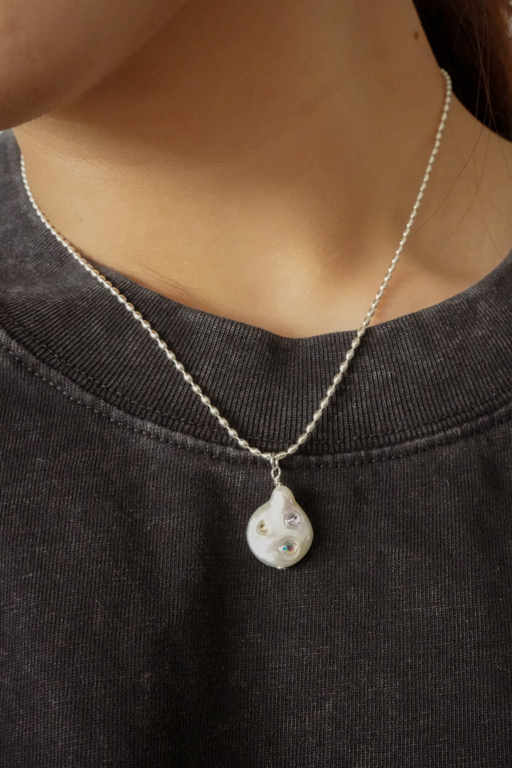 Gréta in Moonflower