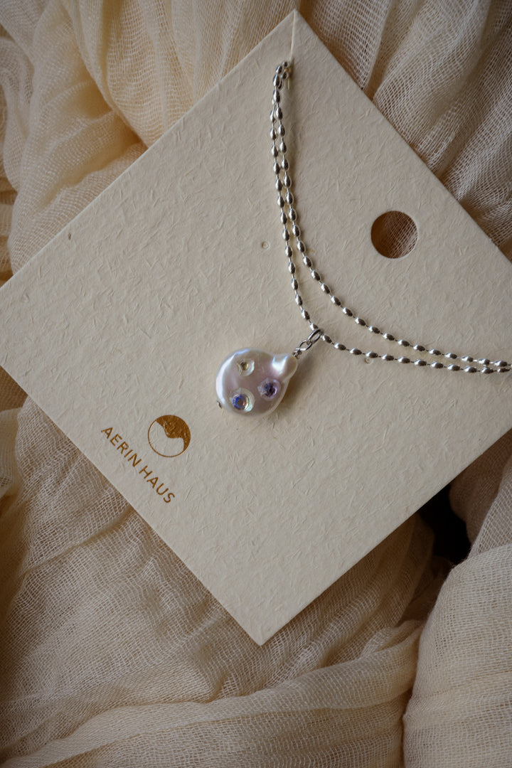 Gréta in Moonflower