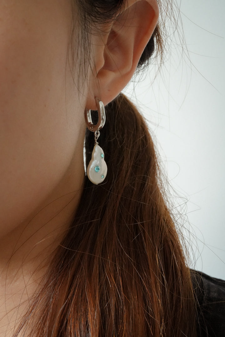 Meta in Lake Turquoise