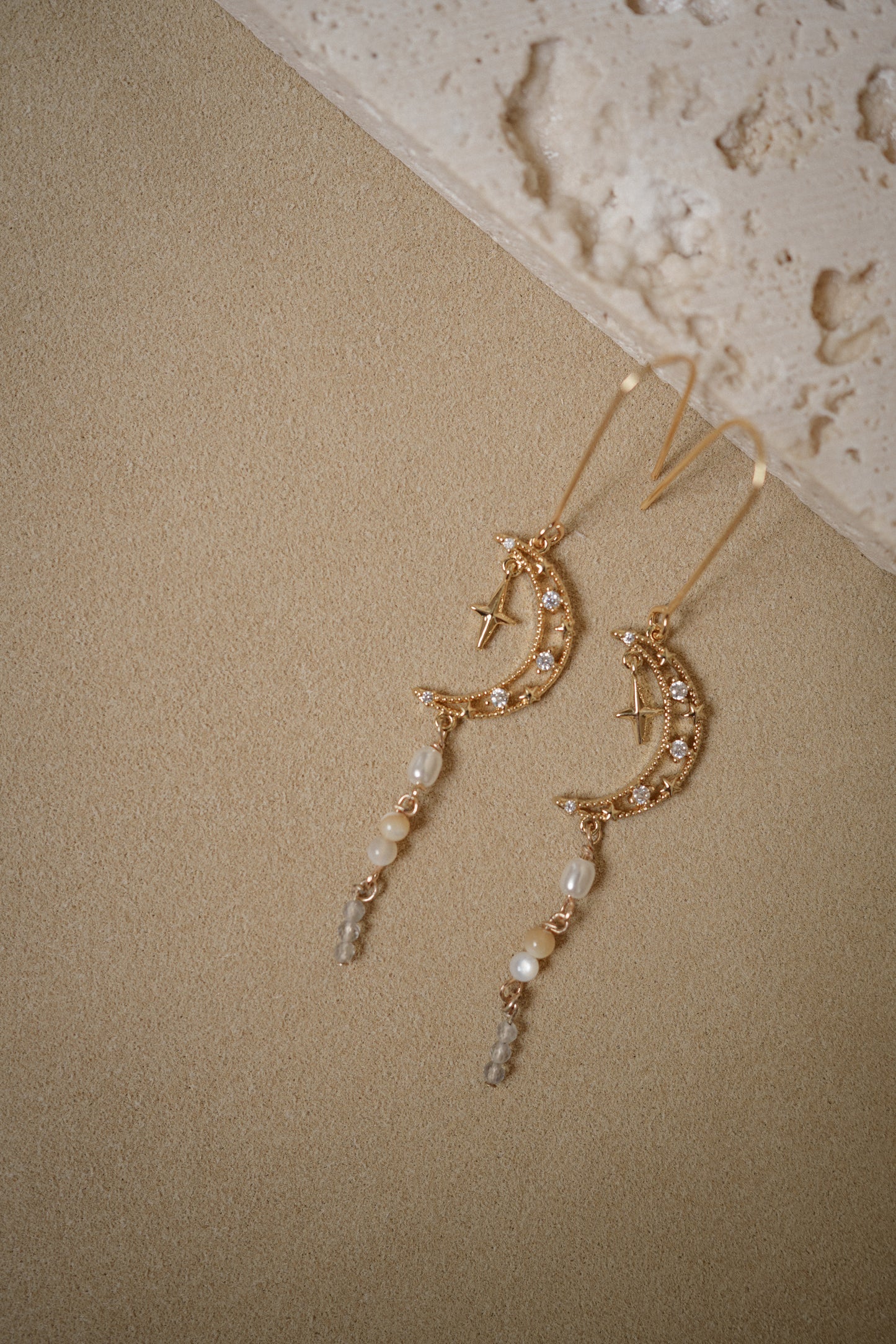 LUNE Hook Earrings