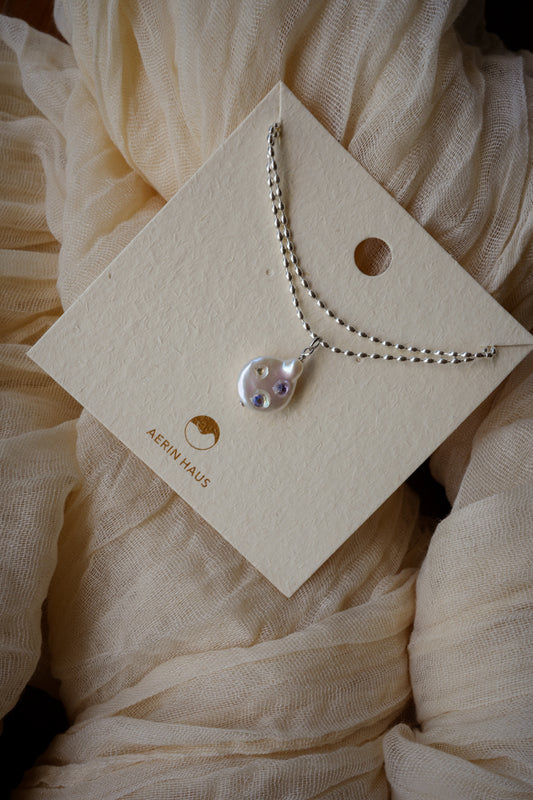 Gréta in Moonflower