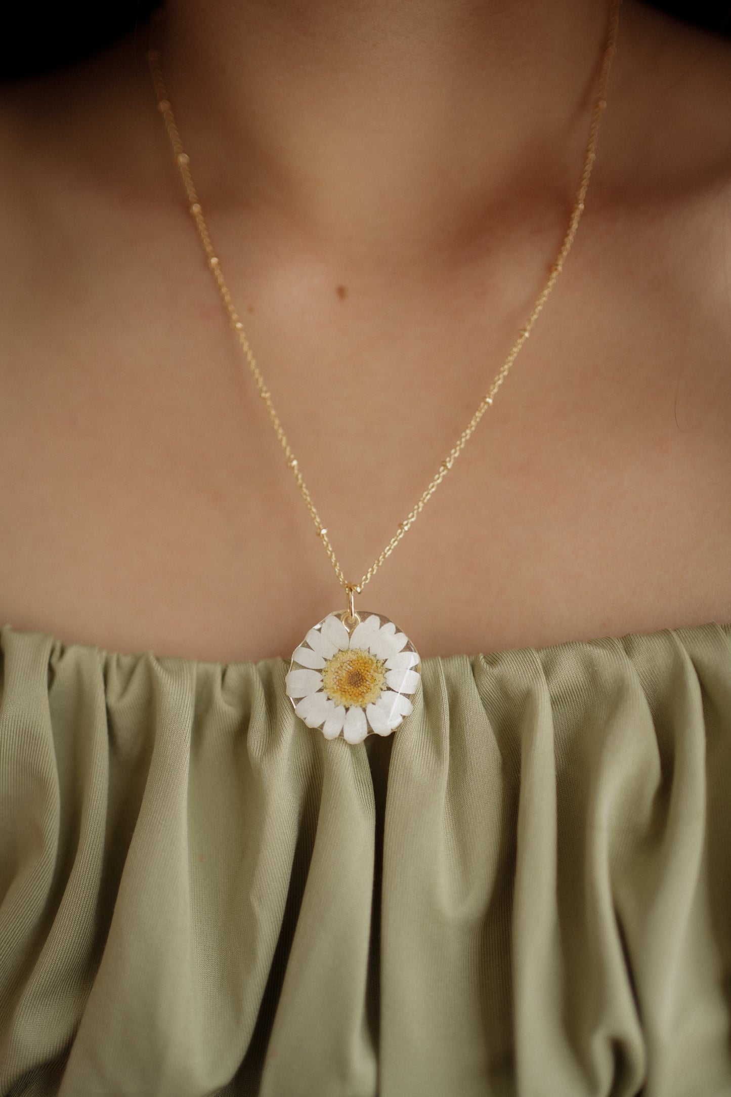 Ivory Daisy Necklace