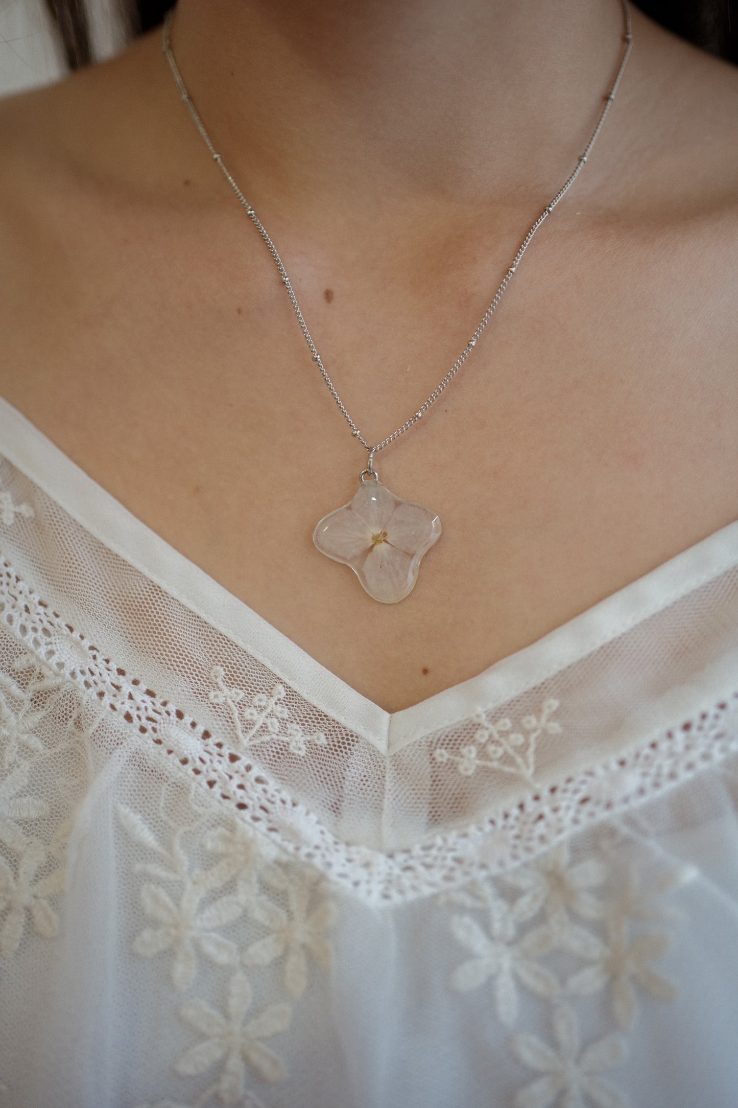 Solo Lilac Hydrangea Necklace