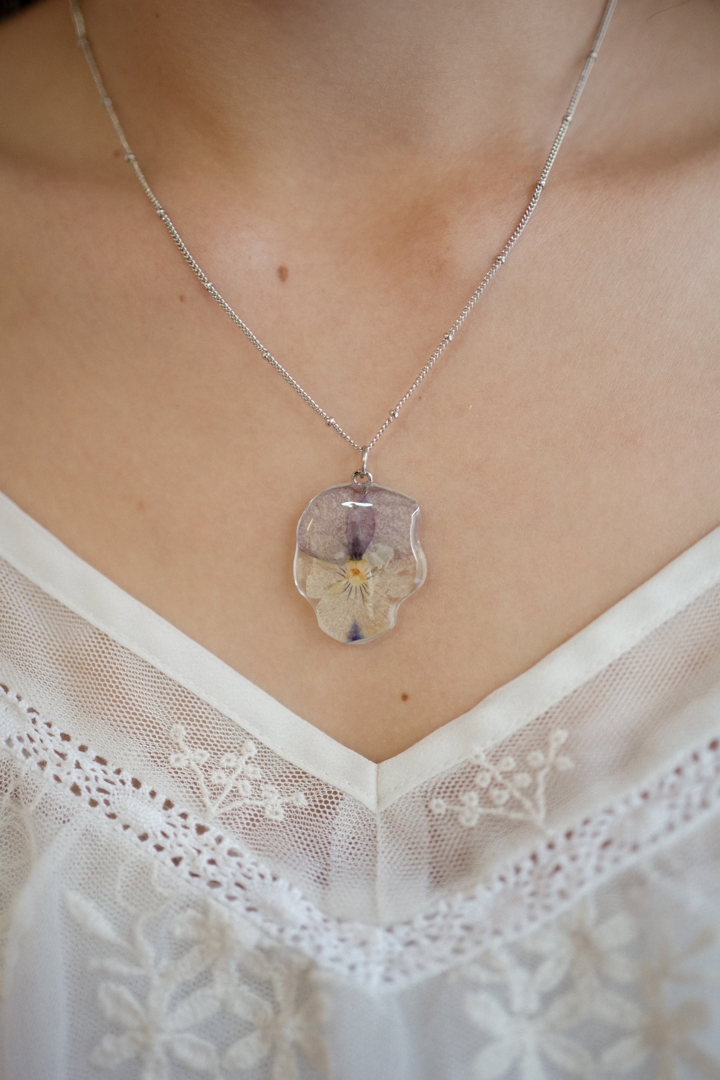 Solo Pansy Necklace