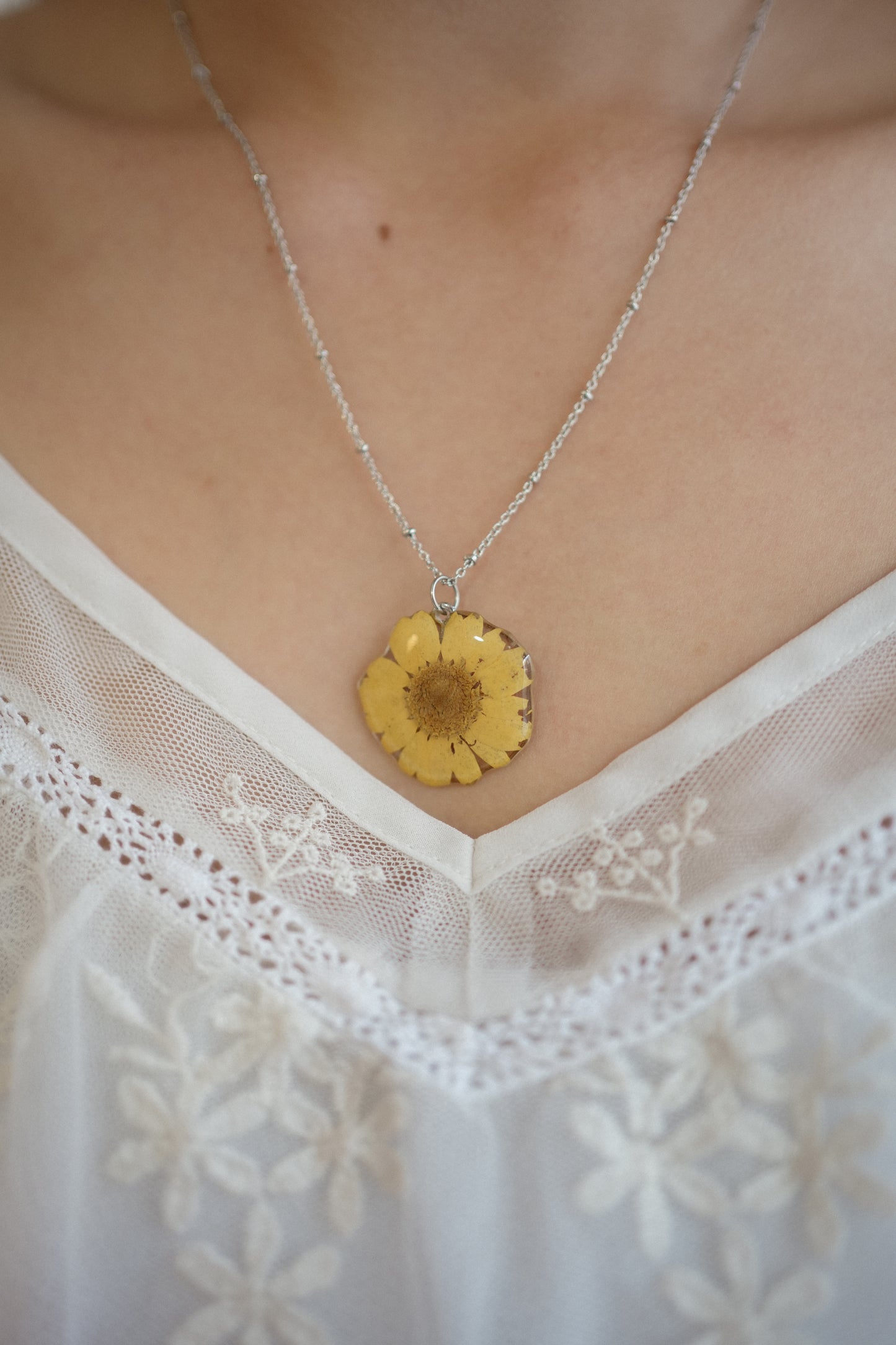 Solo Mustard Daisy Necklace